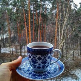 Отогреваюсь после дороги ☕ Погода сегодня удивительная: то солнышко светит и небо голубое, то град с дождем барабанит по лобовому стеклу, то метель слепит☔ Набираюсь сил, впереди долгий путь // Warming up☕ The weather is so strange today - blue sky and sun than snow and rain❄ It's time to have a rest, cause long way is waiting for us