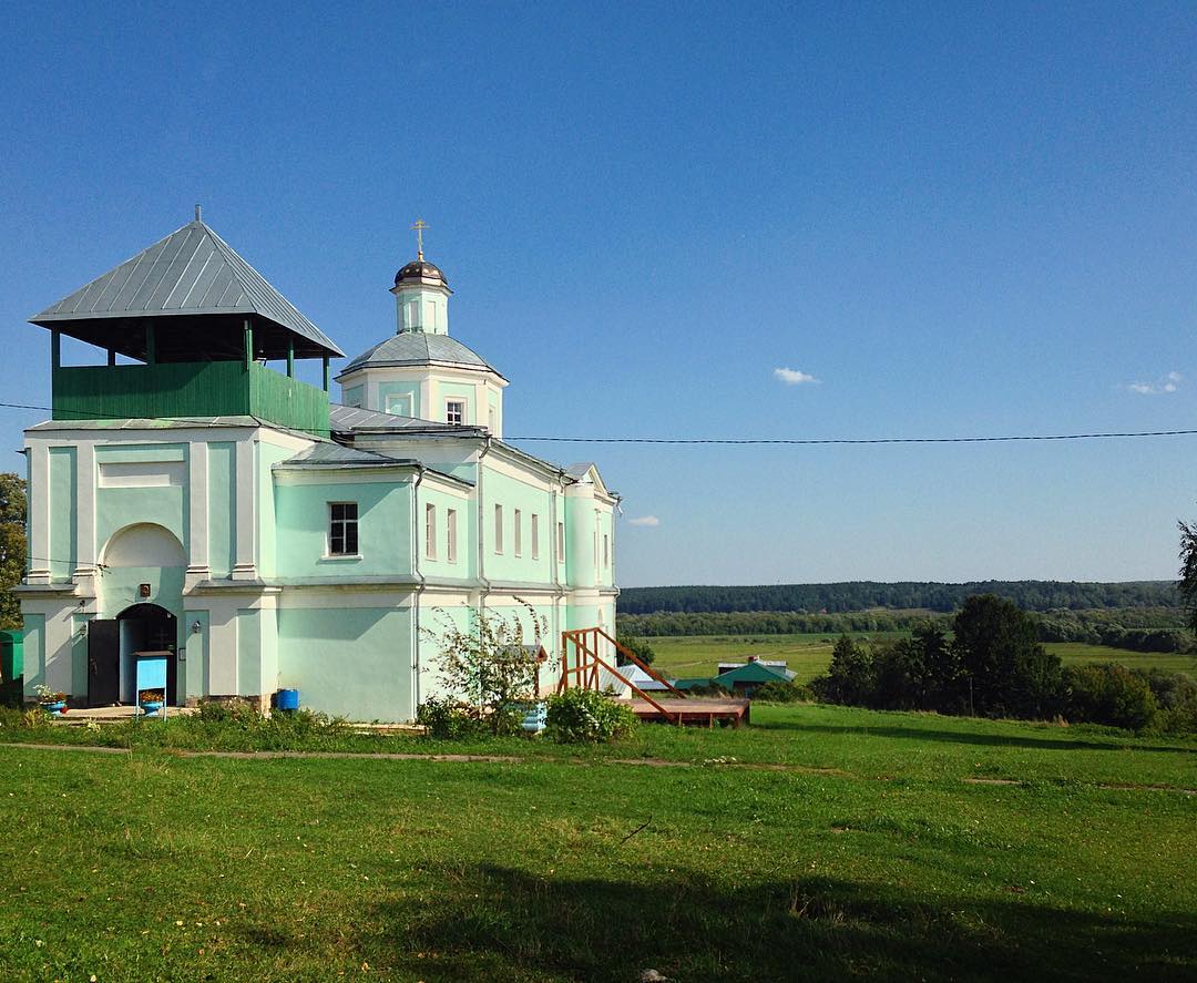 Церковь Сергия Радонежского в селе Горы⛪️#московскаяобласть #поход #пвд #церковь #холм #красота #природа #путешествия #outdoors #backpacking #Russia