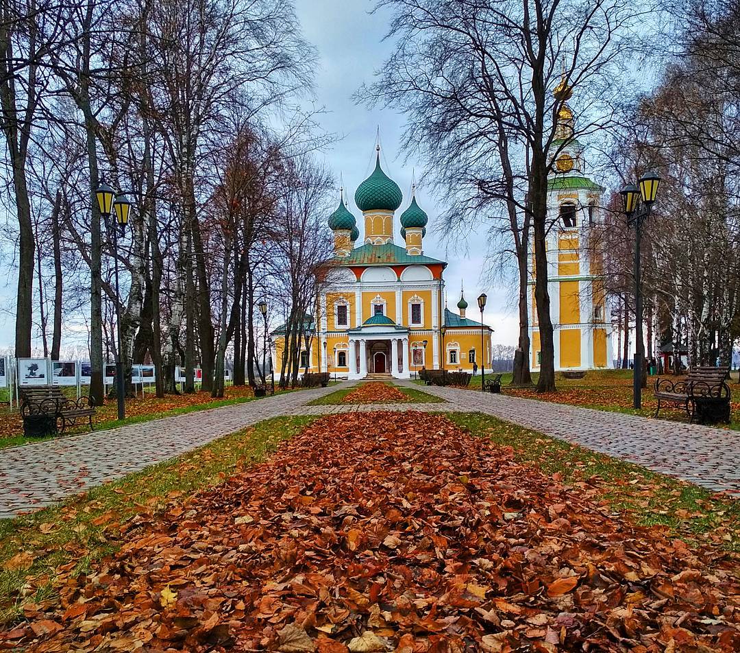 МОСКВА - КАЛЯЗИН - УГЛИЧ
или первый день нашей поездки????
Маршрут по городам Волги и Золотого кольца на мой взгляд беспроигрышный вариант для любого месяца в году: замёрз, зашёл в кафе чай п