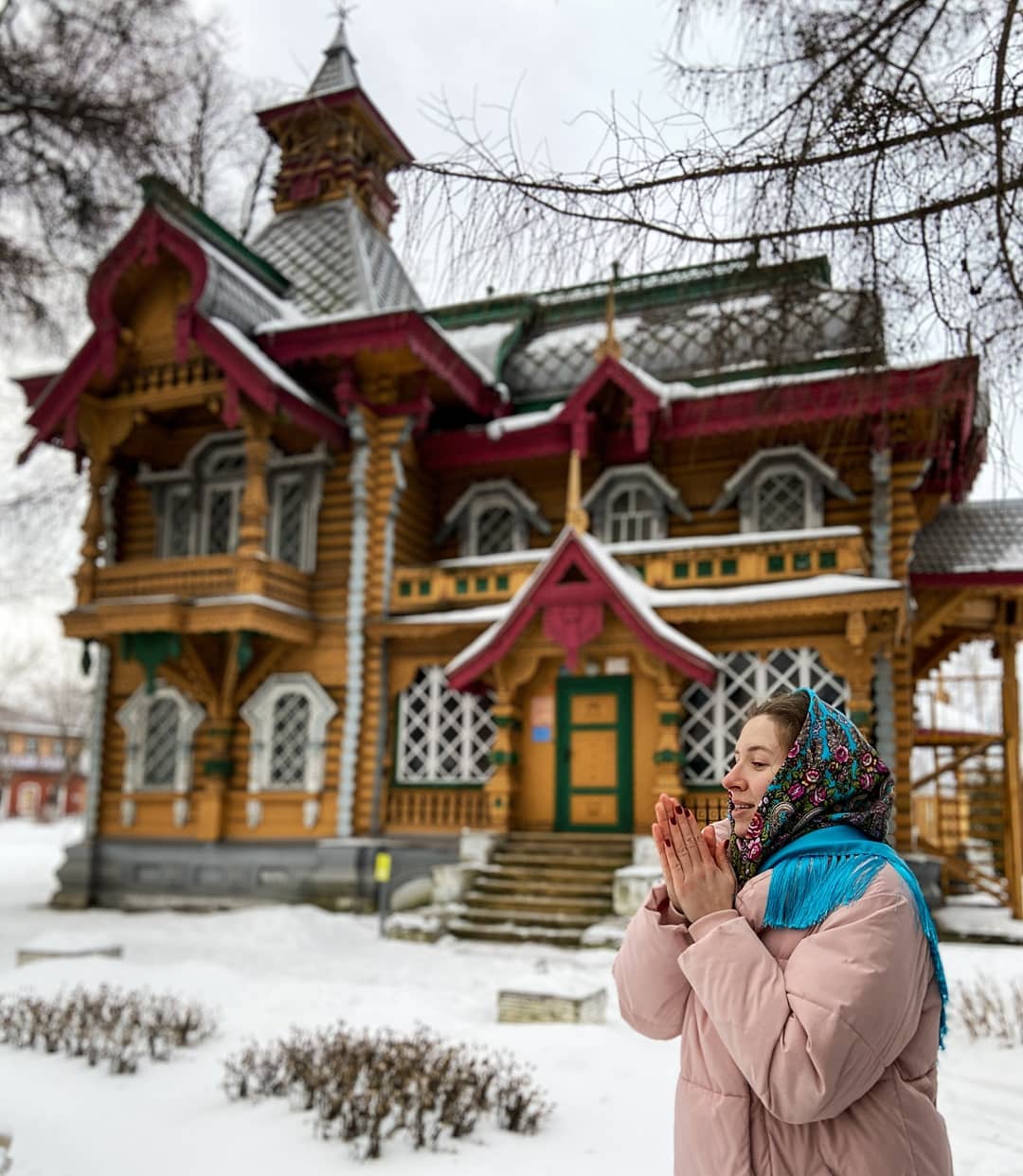 ↟ по Золотому кольцу онлайн, волшебный Нижегородский терем ↟

Летом через Клязьму устанавливают понтонный мост, зимой ходят по льду, а весной Знаменский монастырь окружён со всех сторон водой