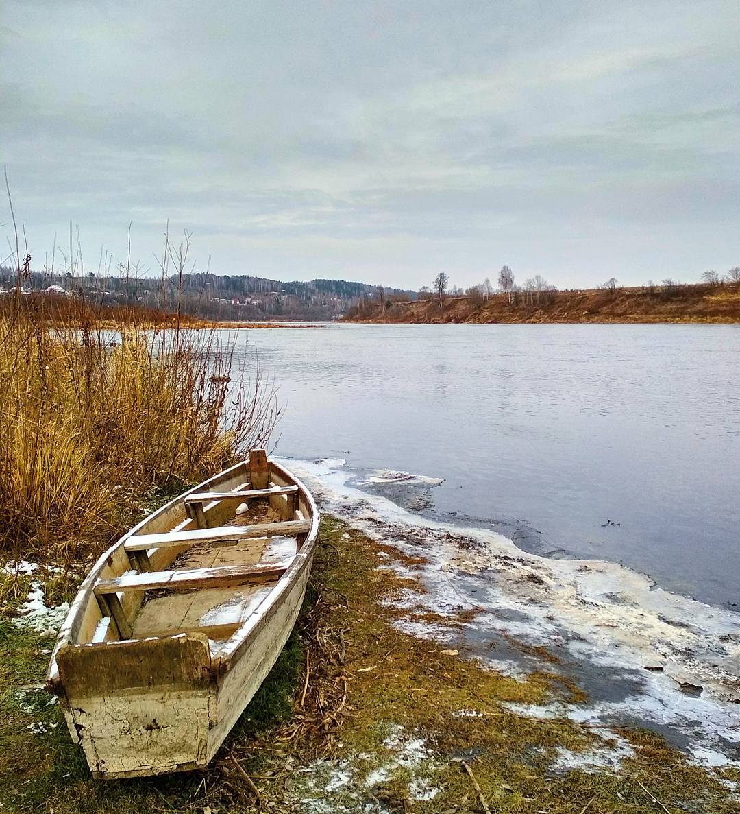 Увидела неделю назад в ленте фотографию лодочек на берегу Оки на рассвете, и все, внутри поселилось всепоглощающее желание увидеть это в живую???? Незамедлительно родился небольшой маршрут вы